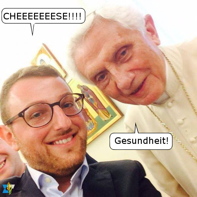 De eerste selfie van paus emeritus Benedictus XVI.